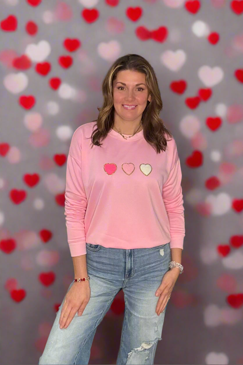 CHENILLE PATCH HEART SWEATSHIRT